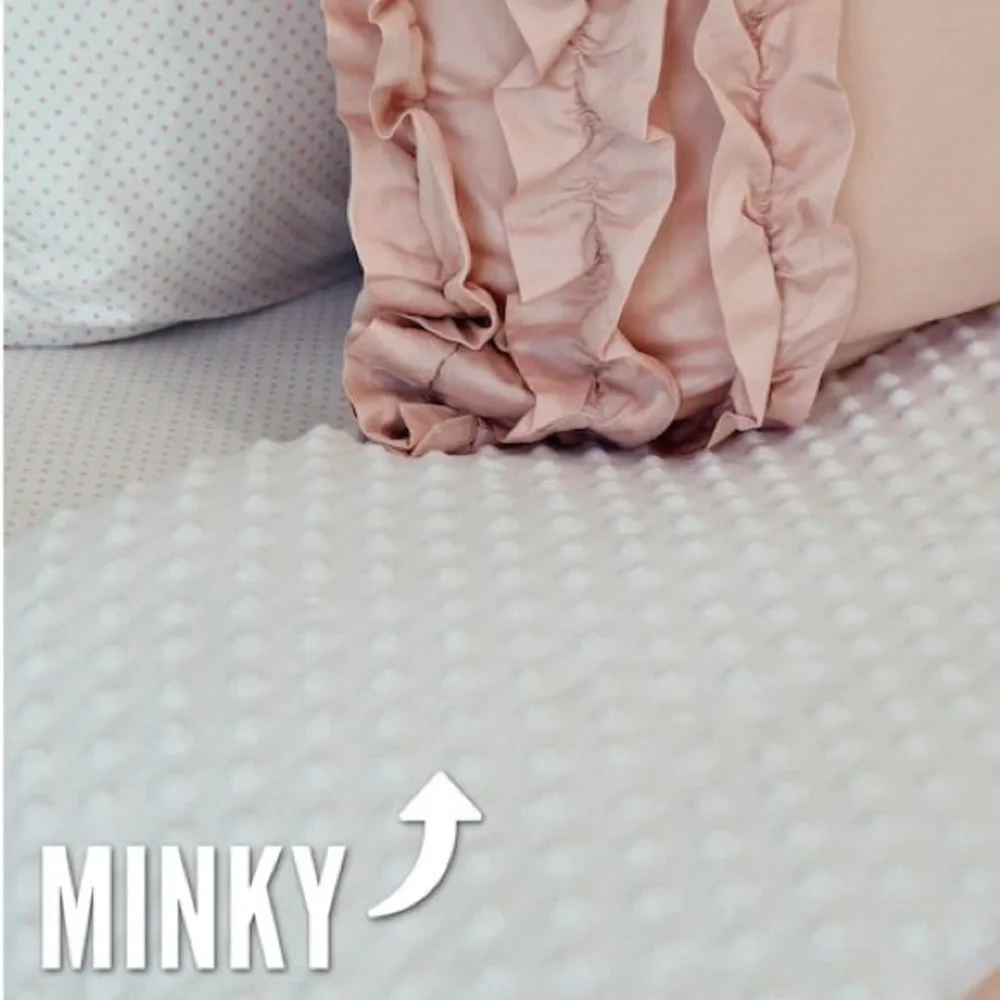 Victoria Beddy's Pink Zipper Bedding